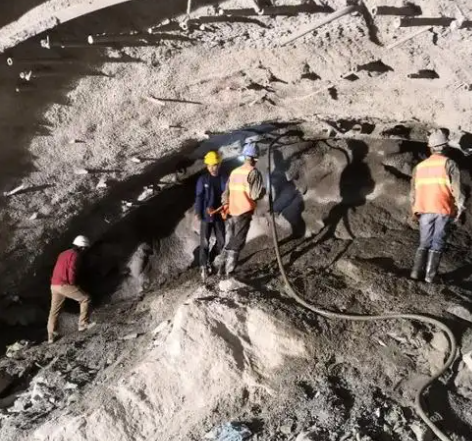 阜龙乡拱顶带模注浆料的施工流程及注意事项